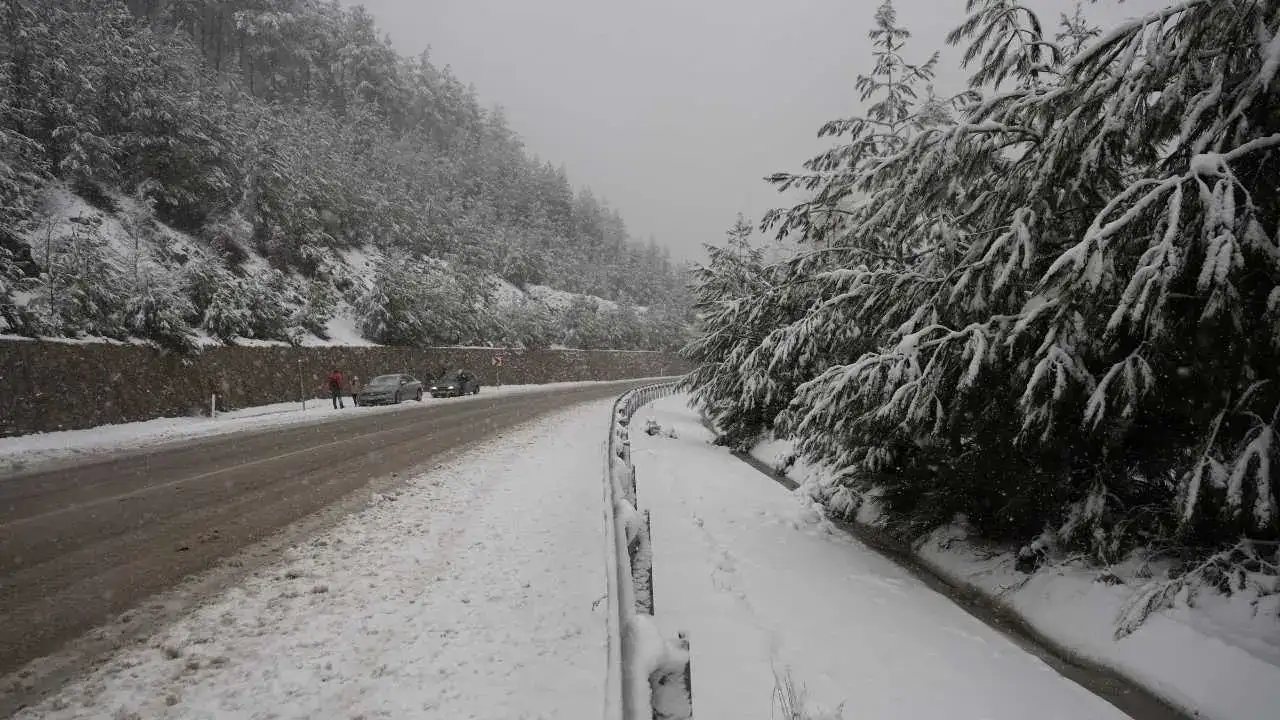 Adanalı Çocukların Karla İlk Buluşması: Mutluluk Kameralara Yansıdı! 5
